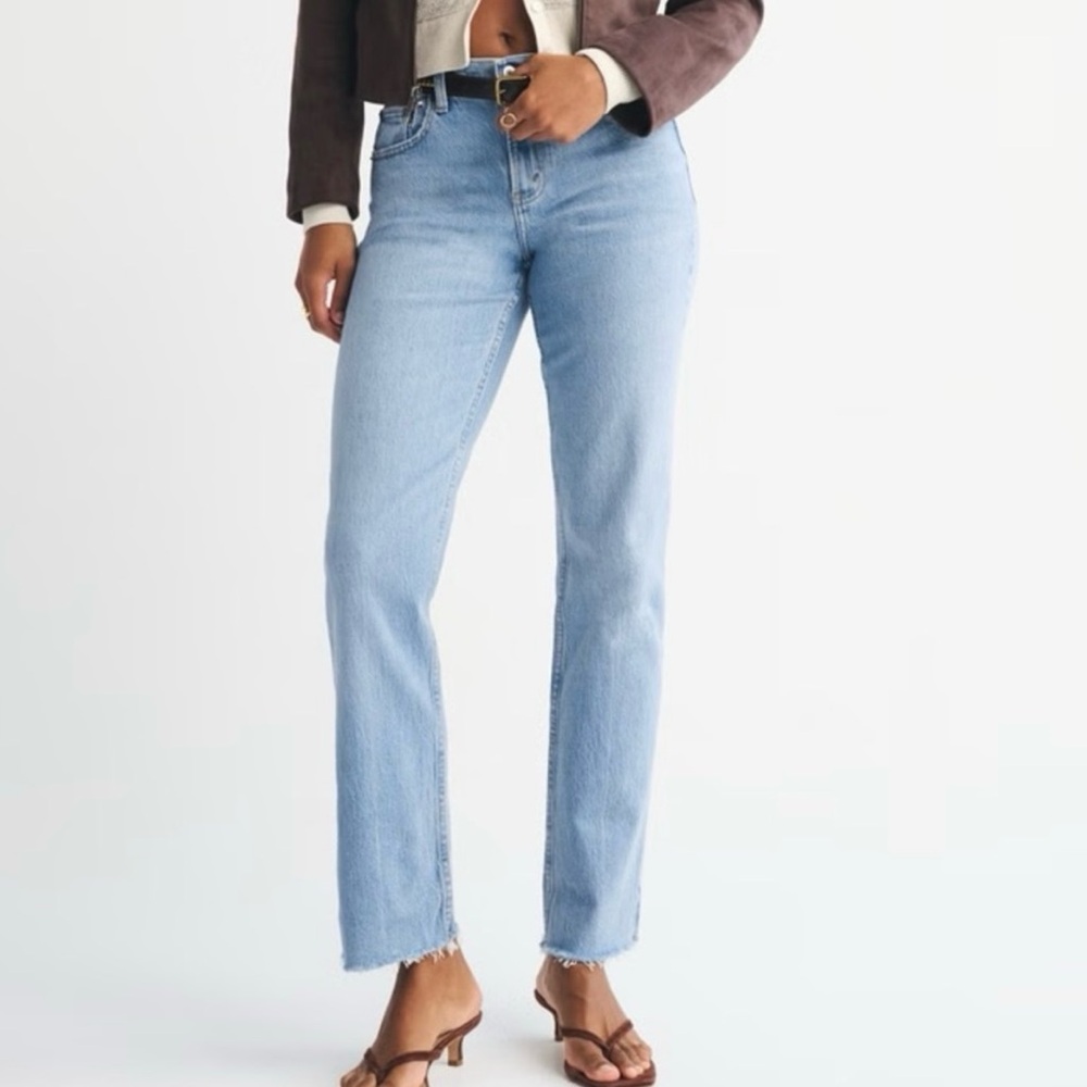 Abercrombie Women’s Curve Love Mid Rise 90’s Striaght